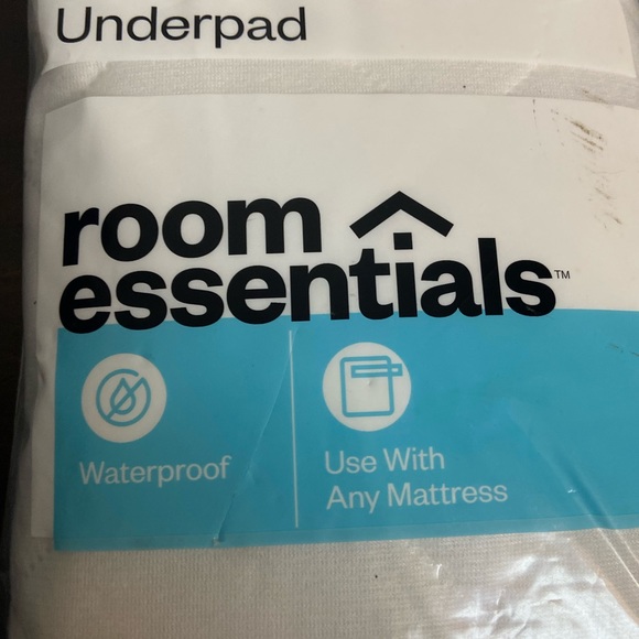 Nwt Room essentials waterproof under pad white 
Use with any mattress 
35” x 48” - Picture 4 of 8